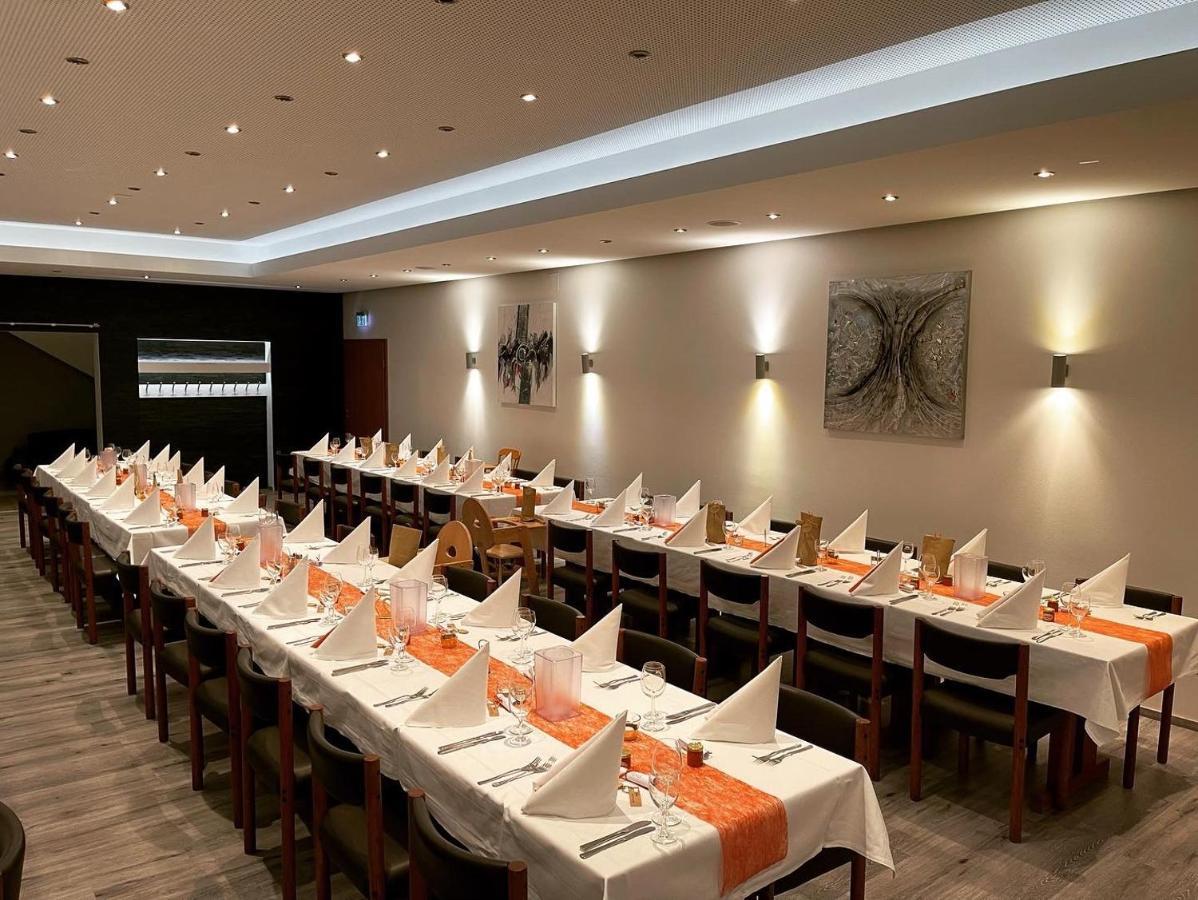Hotel Krone Königsbrunn Екстериор снимка