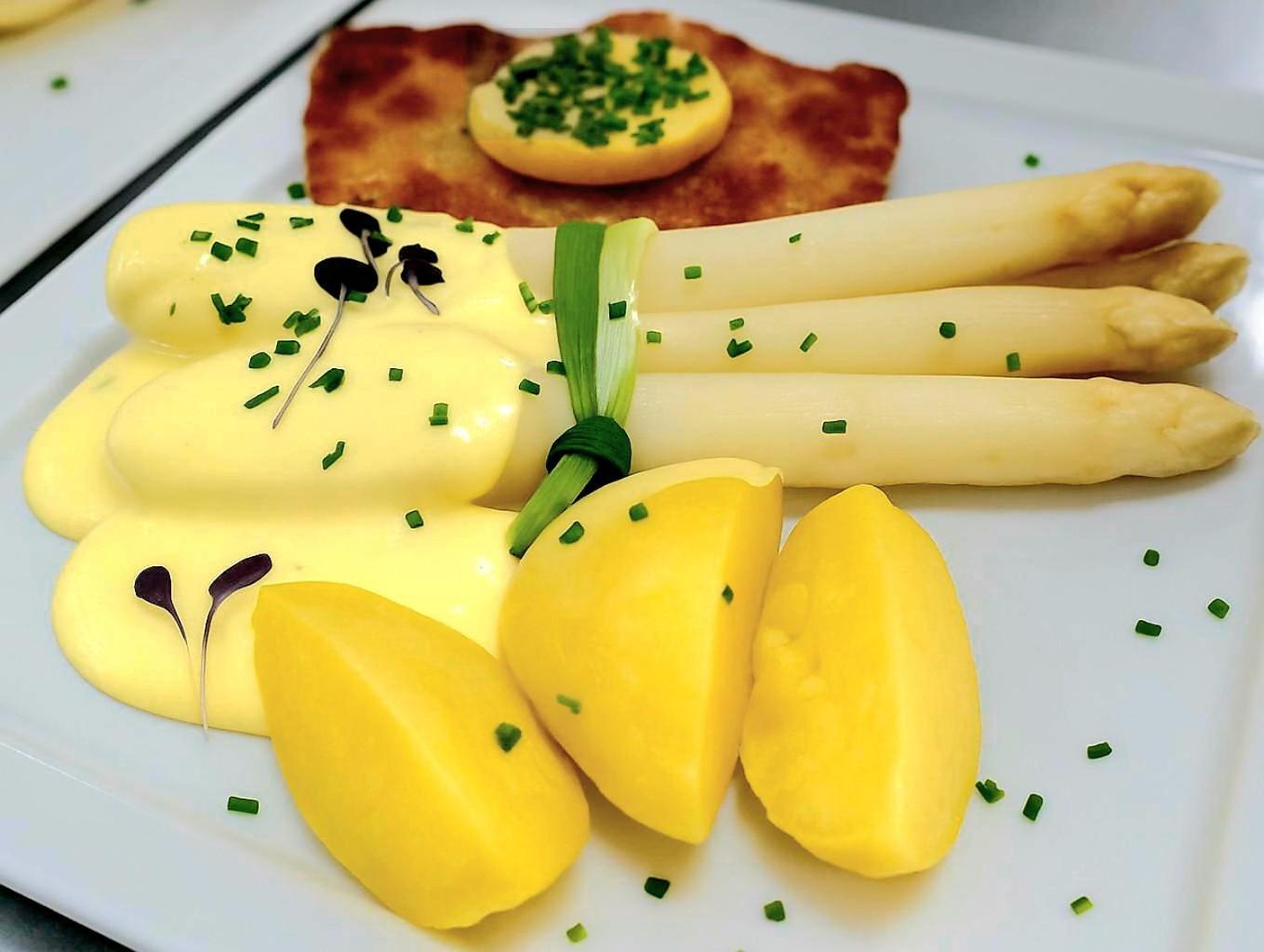 Hotel Krone Königsbrunn Екстериор снимка