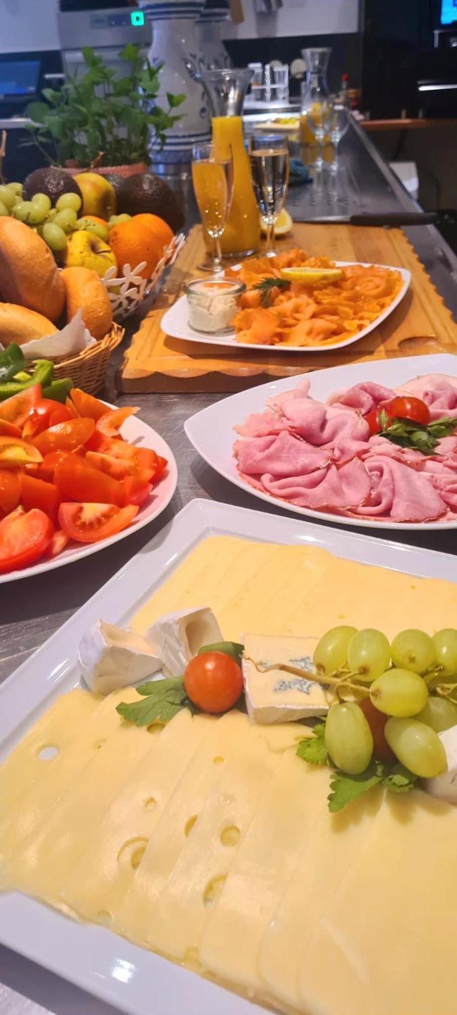 Hotel Krone Königsbrunn Екстериор снимка