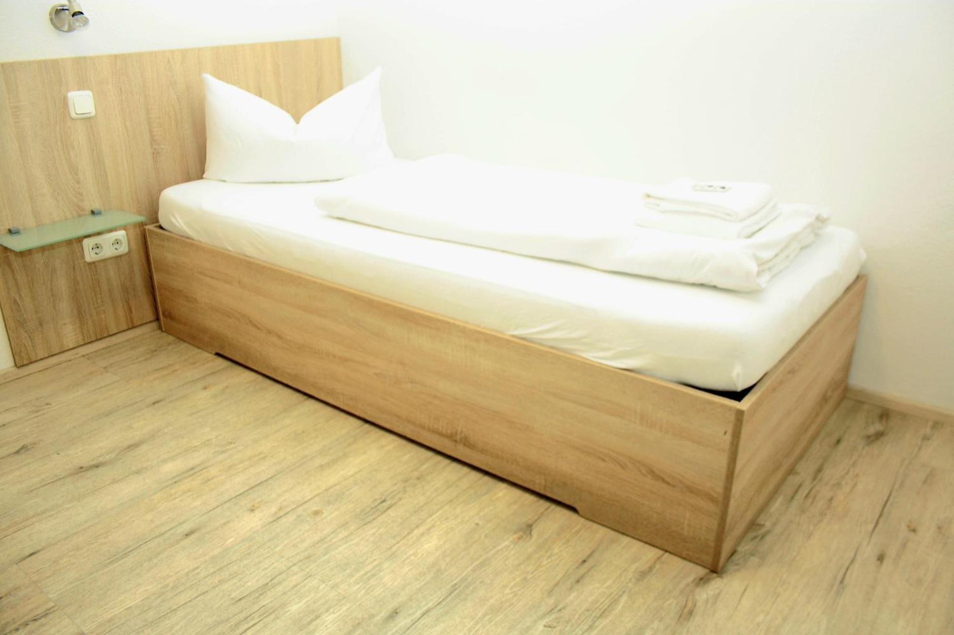 Hotel Krone Königsbrunn Екстериор снимка