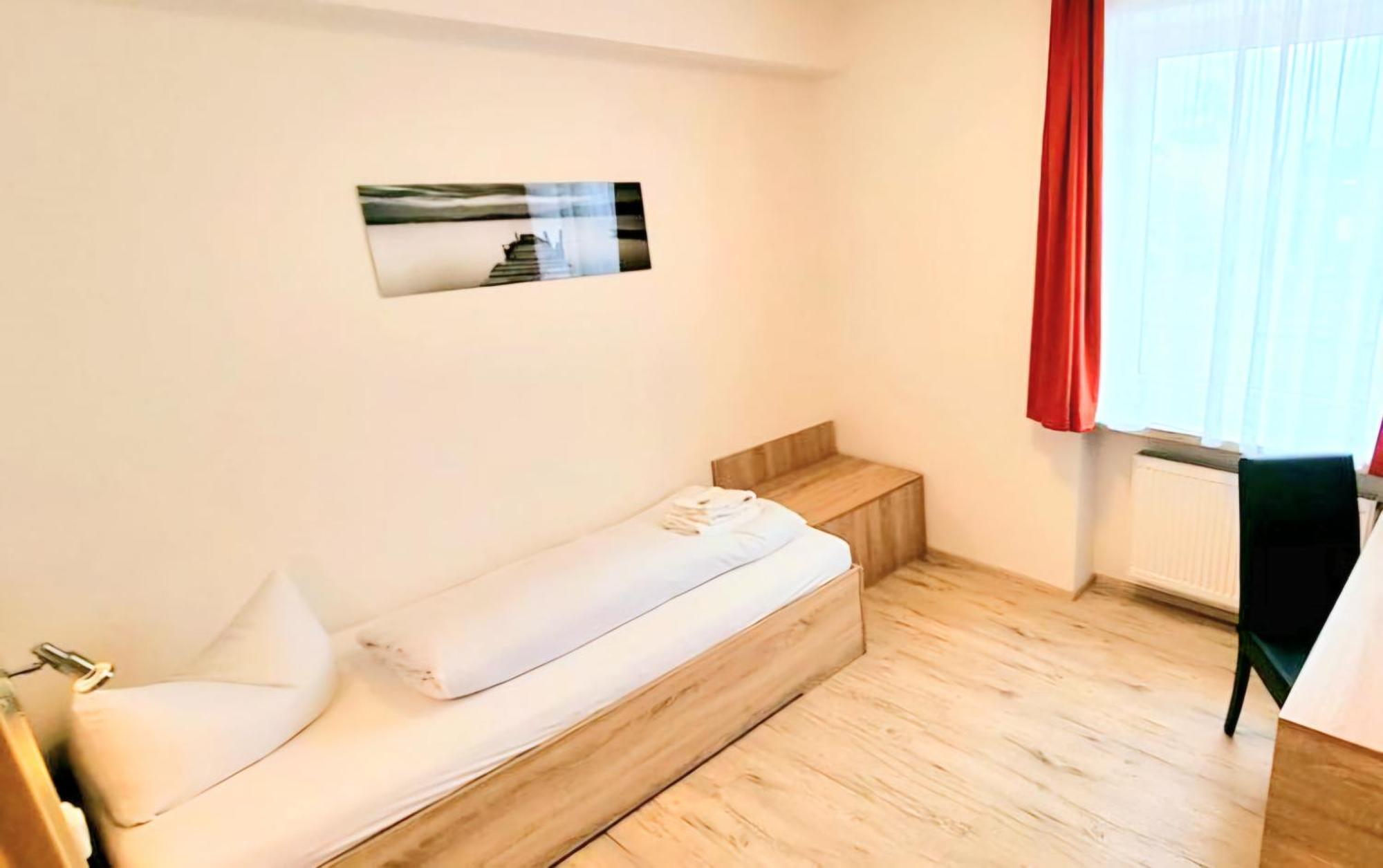 Hotel Krone Königsbrunn Екстериор снимка