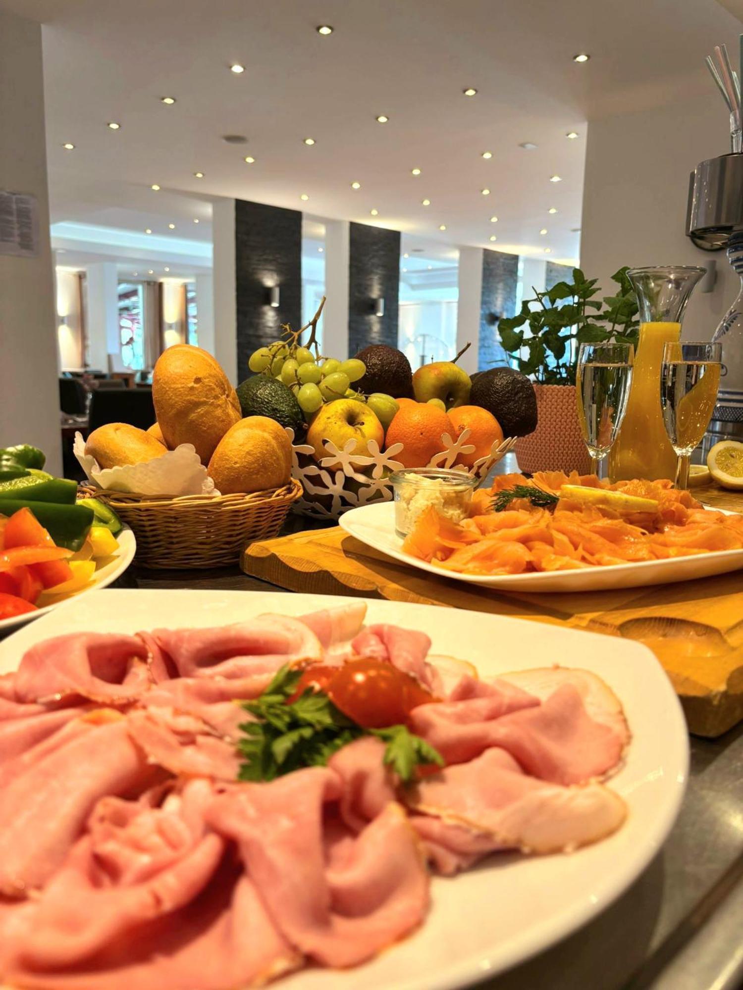 Hotel Krone Königsbrunn Екстериор снимка